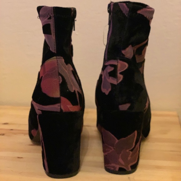 Steve Madden floral velvet boot - Picture 3 of 3
